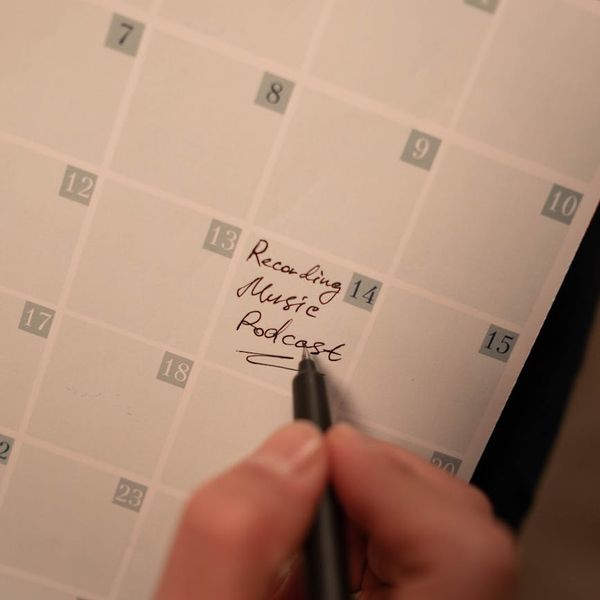 A calendar with circles marking consecutive days, symbolizing a consistent habit.